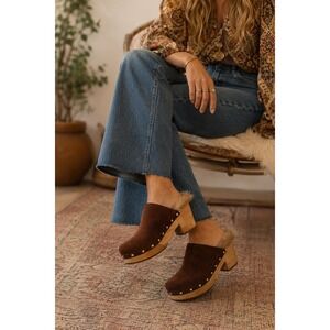 Steve Madden Brooklyn Brown Suede Faux Fur Studded Wood Platform Clogs 6M